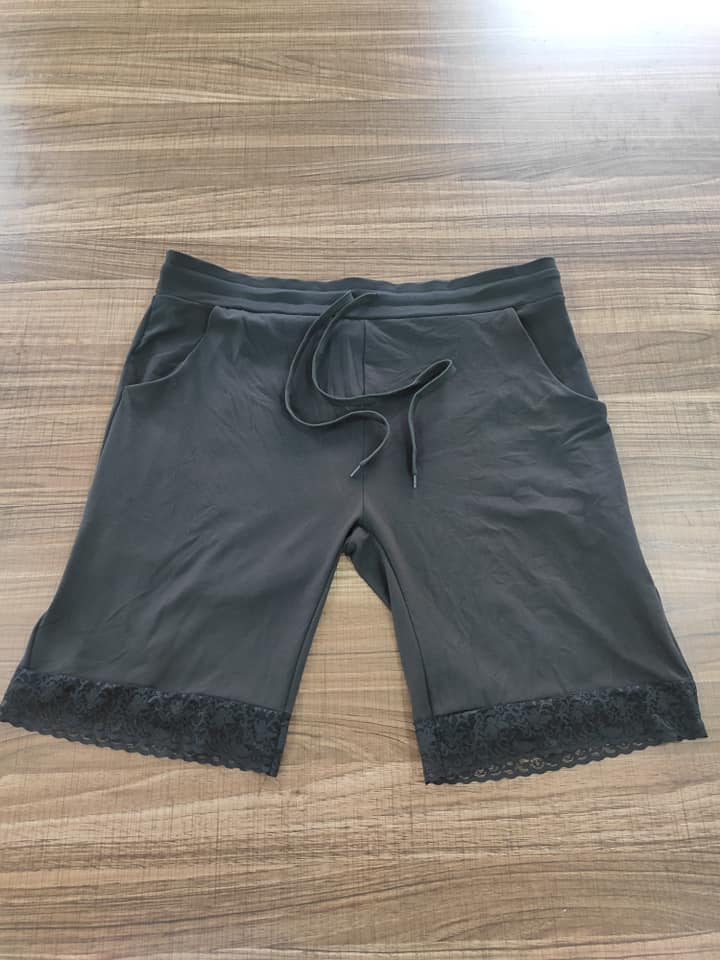 LACE DIPPED SOLID BLACK BERMUDA SHORTS