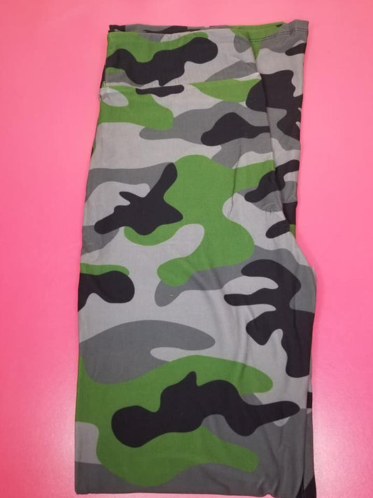 CAMO FLARED YOGA PANTS
