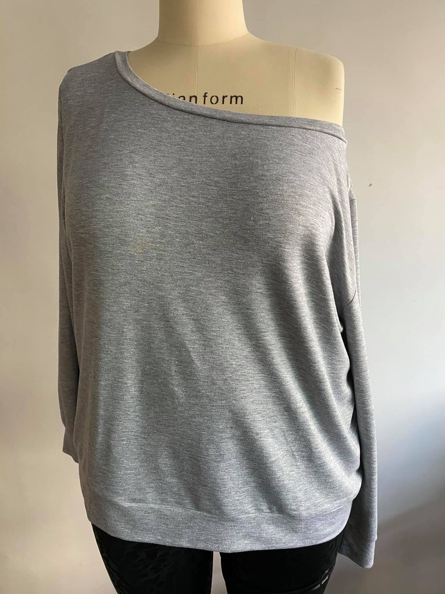 SLOUCHY SWEATSHIRTS