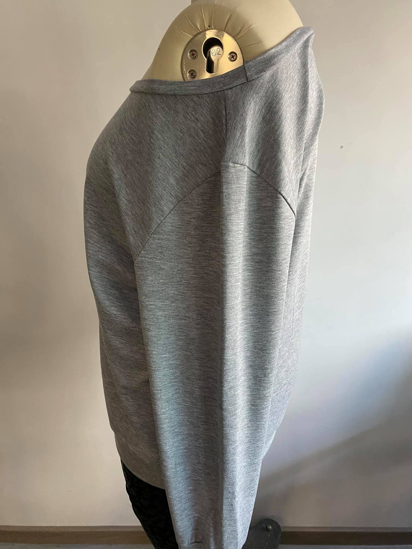 SLOUCHY SWEATSHIRTS
